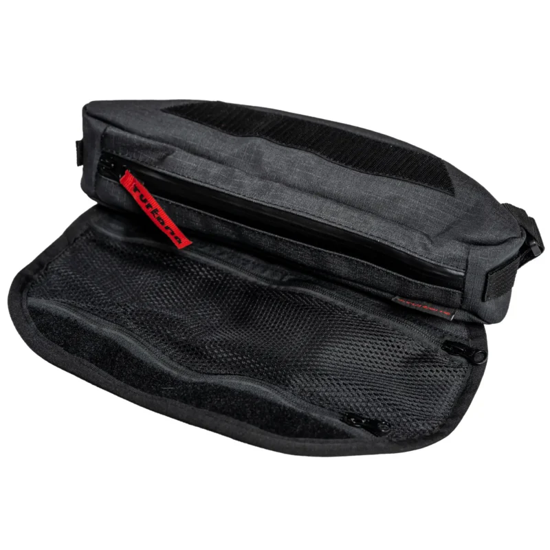 Internal mesh pockets in the motorbike PelliPouch Enduro organising small travel items.
